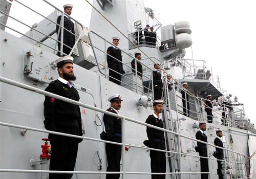 A frigate of the Pakistani Navy arrives at a military port in east China's Shanghai, Nov. 30, 2017. The frigate was on a five-day visit to Shanghai. 