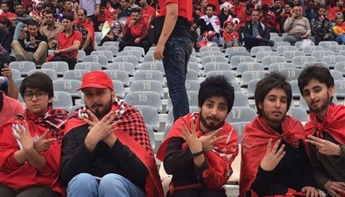 Wanita Iran menyamar sebagai pria untuk menonton pertandingan sepak bola