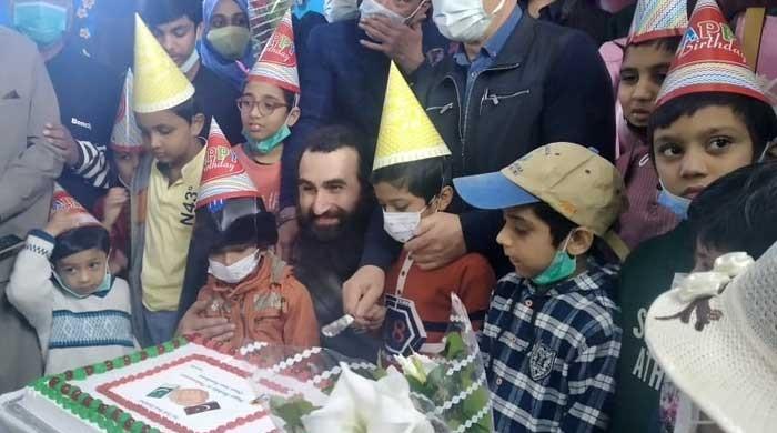 Turkish actor Celal Al gives blood for thalassemic children in Karachi