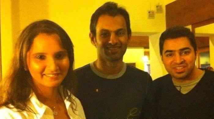 When Shoaib Malik, Sania Mirza interrupted their meal for a fan