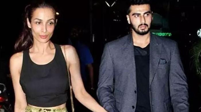 Malaika Arora, boyfriend Arjun Kapoor enjoy dinner at her mother's home - Vimarsana News