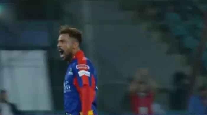 PSL 2021: Watch how Amir feeds off Karachi crowd's energy to take Denly's wicket - Vimarsana News