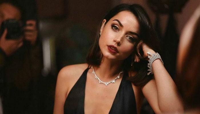 Ana de Armas defines what beauty means to her