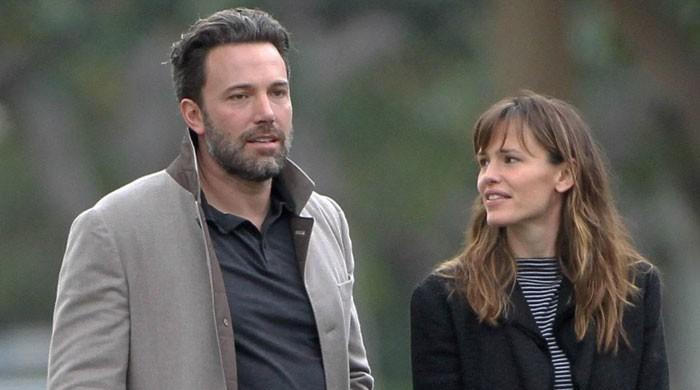 Jennifer Garner gushes over ex Ben Affleck: 'People are in awe of him' - Vimarsana News