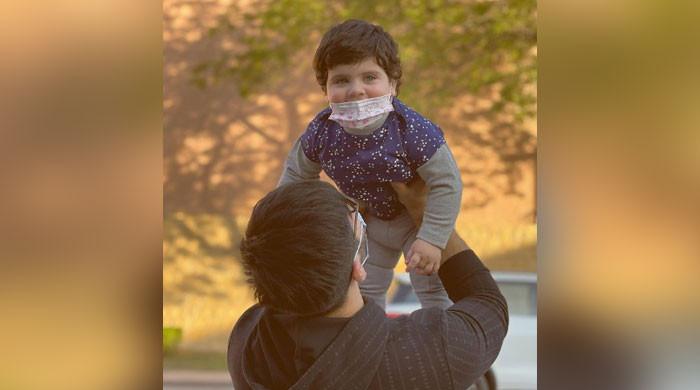 Aiman Khan leaves fans gushing with adorable Muneeb Butt, Amal Muneeb snap - Vimarsana News