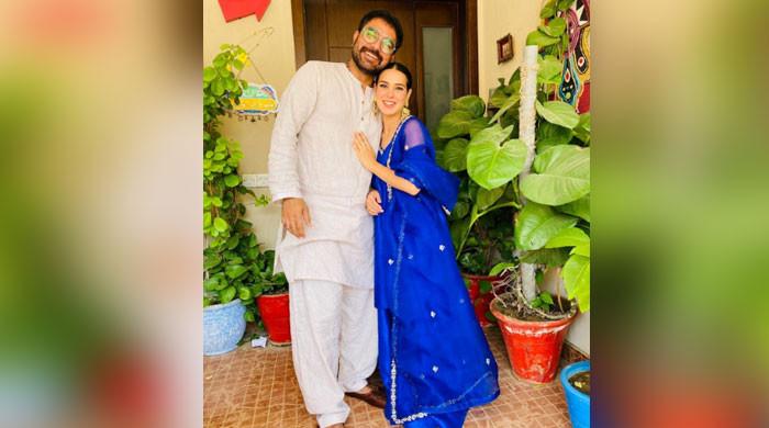 Iqra Aziz, Yasir Hussain melt hearts with gorgeous Eid snap - Vimarsana News