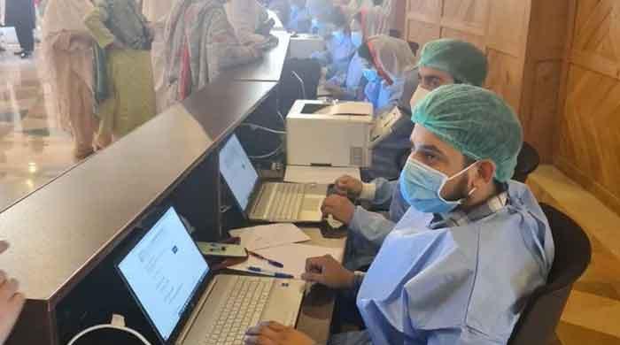 Citizens 18 and above can now walk in for vaccinations: NCOC - Vimarsana News