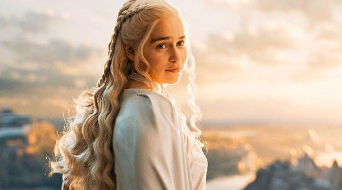 Emilia Clarke reveals who was to blame for the coffee cup blunder on 'Game of Thrones' - Vimarsana News