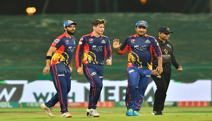 Karachi Kings captain with Noor Ahmed and Sharjeel Khan during their match against Lahore Qalandars. Photo: PSL