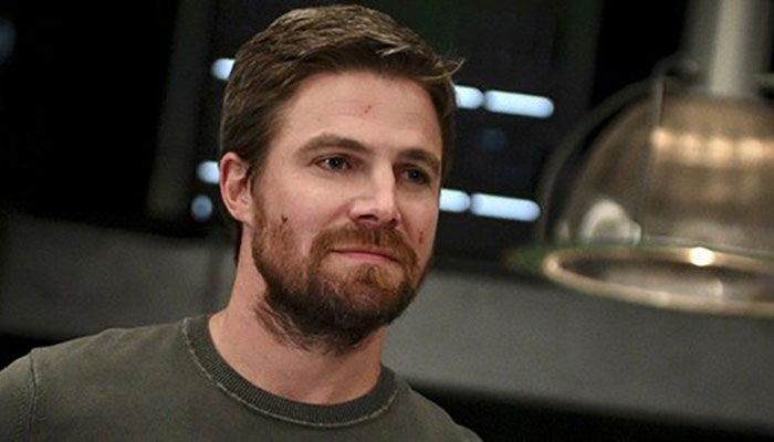 Arrow star Stephen Amell kicked off flight after berating wife publicly