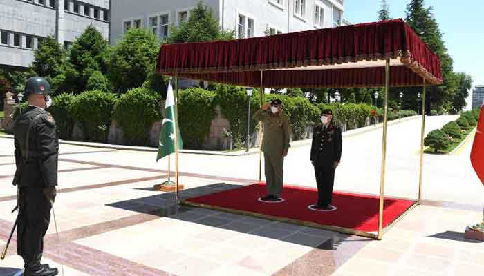 Chief of the Army Staff General Qamar Javed Bajwa receiving a Guard of Honour in Turkey. Photo: ISPR
