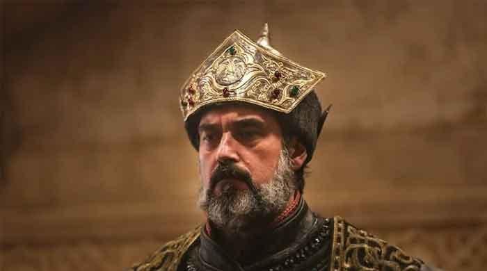 Ertugrul's Sultan Alaaddin actor Burak Hakki looks handsome in throwback picture