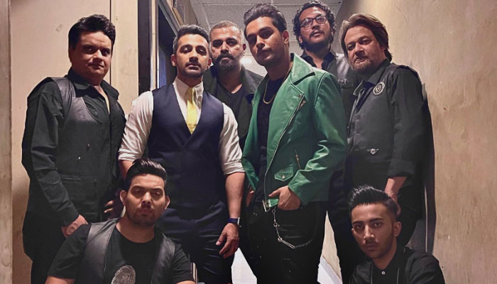 Asim Azhar forms The Asim Azhar Band with Ahad Nayani and other musicians
