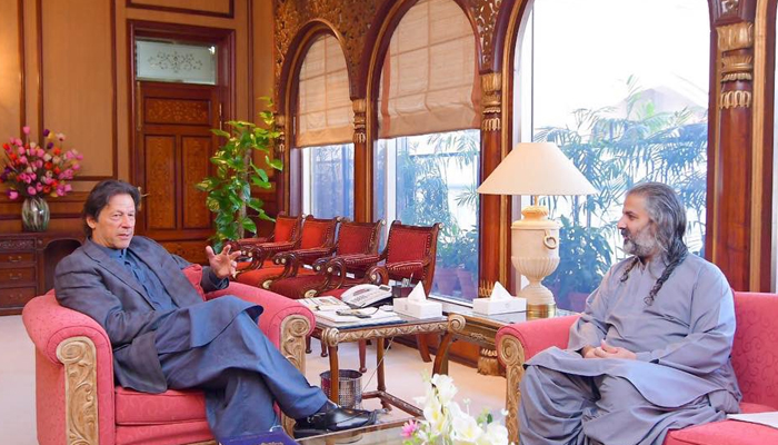 Prime Minister Imran Khan (left) and Jamhoori Watan Party (JWP) chief and MNA Shah­zain Bugti in Islamabad, on November 30, 2018. — Twitter/PTIKPOfficial