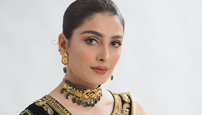 Ayeza Khan urges fans to pray for Turkey after wildfires
