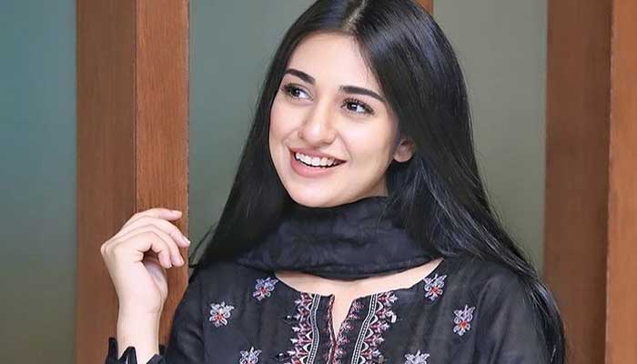 Mom-to-be Sarah Khan looks radiant in her latest photos