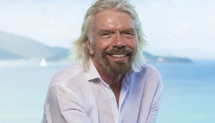 Richard Bransons Virgin Galactic menggandakan harga tiket perjalanan ruang angkasa menjadi $ 450.000