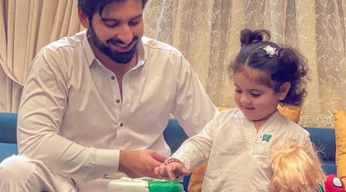 Muneeb Butt, Aiman Khan's munchkin Amal cuts cake for Pakistan on Independence Day - Vimarsana News