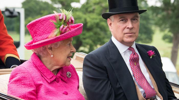 Queen Elizabeth faces 'impossible ask' as 'guardian of the Firm and mother' - Vimarsana News