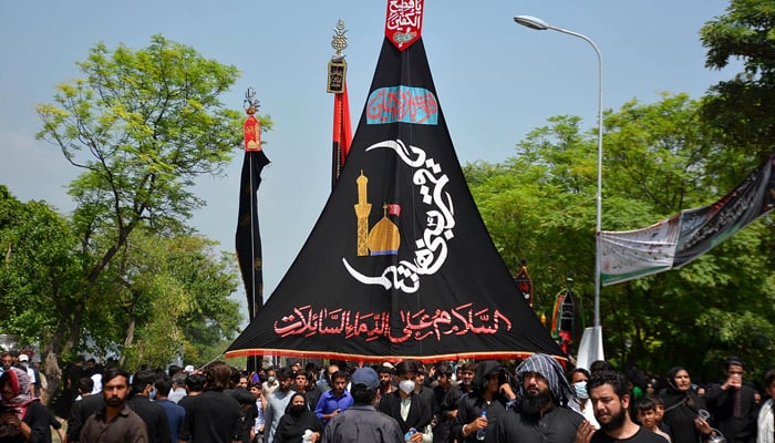 A large number of mourners attending the procession of 9th Muharram-ul-Haram at G-6 in Islamabad, on August 18, 2021. — INP/File