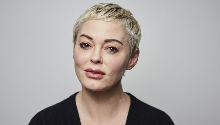 Rose McGowan une capture d'écran d'un article de Deadline sur les stars qui ont exprimé leur mécontentement face à la législation