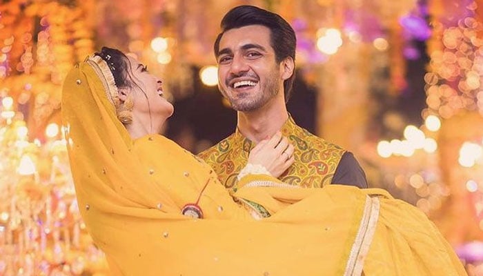 Minal Khan, Ahsan Mohsin Ikram pose for PDA-filled pictures on Mayun: See Photos