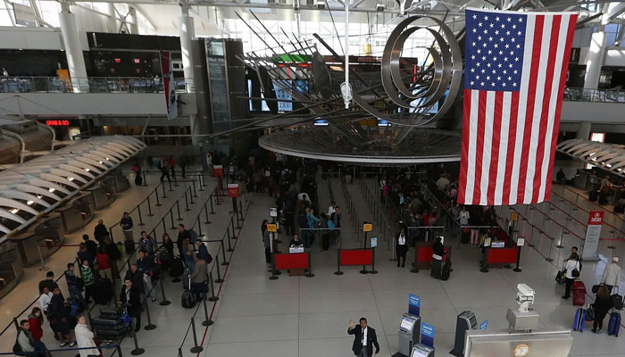 Amerika Serikat mengumumkan untuk menghapus semua pembatasan perjalanan pada individu yang divaksinasi penuh.  AFP