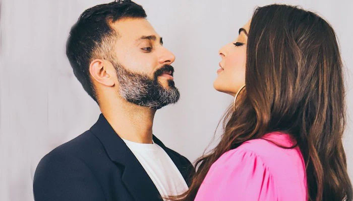 Sonam Kapoor, Anand Ahuja spend romantic time in London