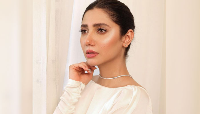 Vogue’s Rauda Mohammad spreads love over Mahira Khan’s GEO LSA 2021 look