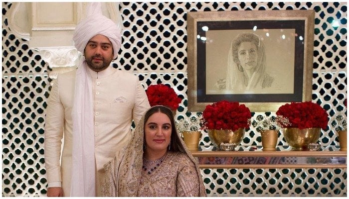 Bakhtawar Bhutto-Zardari and her husband Mahmood Chaudhry pose for the camera on their wedding day. Photo: Bakhtawar Bhutto Zardari/ Instagram.