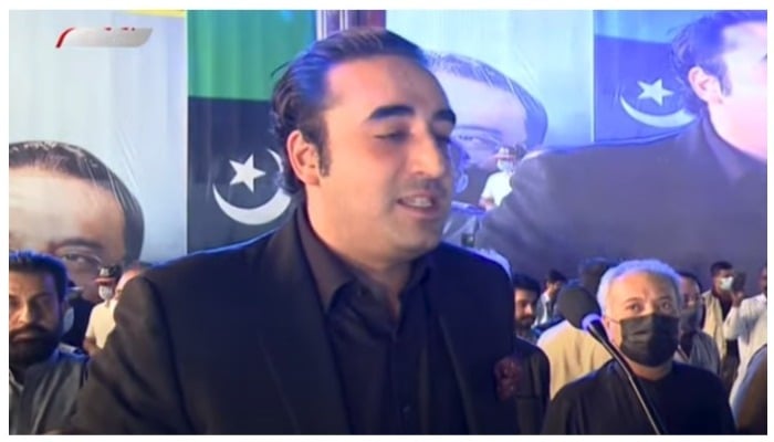 PPP Chairperson Bilawal Bhutto-Zardari speaking during a rally at Karachi’s Bagh-e-Jinnah, in commemoration of those martyred in the 2007 Karsaz attacks. Screengrab via Hum News