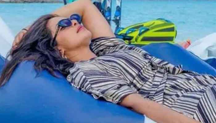Priyanka Chopra woos fans with her swimming skills in Spain waters