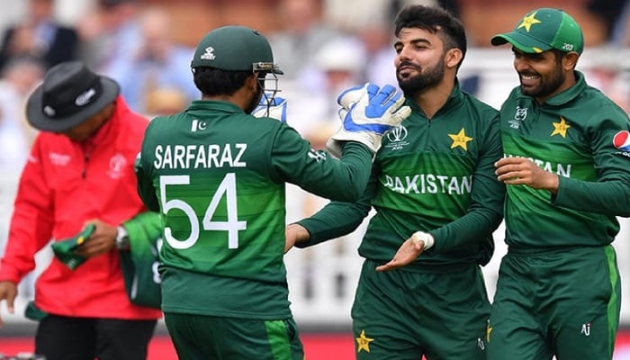 Sarfaraz (L) and Shadab Khan (Center) celebrate with Babar Azam during an ICC Cricket World Cup 2019 match. Photo: AFP