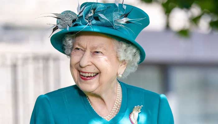 Queen Elizabeth refuses to receive Oldie of the Year Award