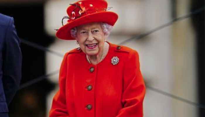Queen Elizabeths latest move suggests she wont step down as monarch