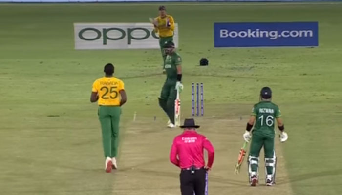 South Africa beats Pakistan in thrilling warm-up match.