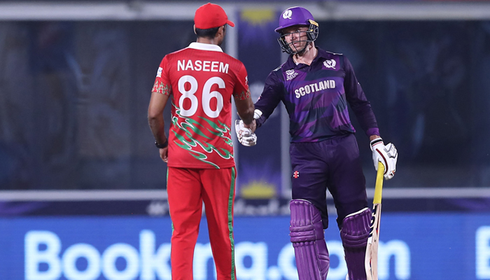 Oman´s wicketkeeper Naseem Khushi (L) shakes hands with Scotland´s Richie Berrington as Scotland won the ICC men´s Twenty20 World Cup cricket match against Oman at the Oman Cricket Academy Ground in Muscat on October 21, 2021. — AFP