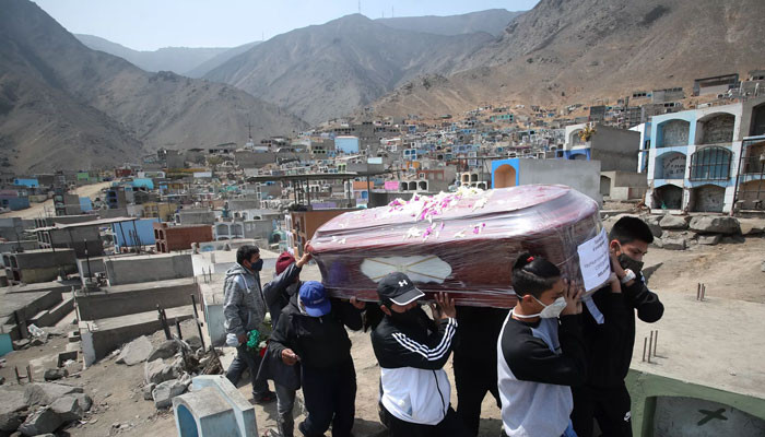 Dengan tingkat kematian Covid tertinggi, angka kematian Peru melampaui angka 200.000