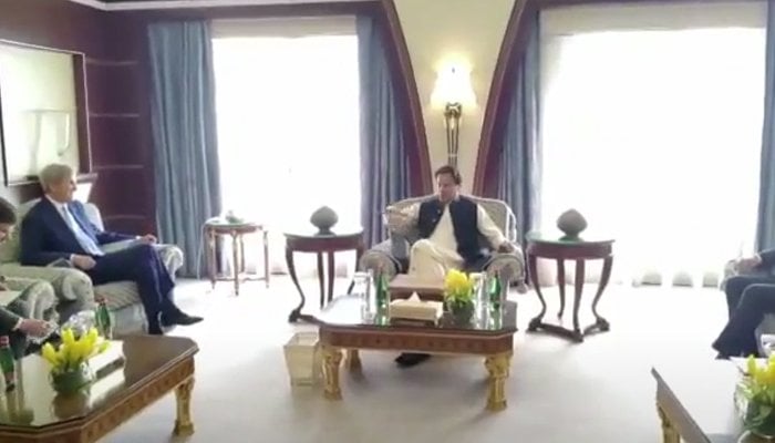 Prime Minister Imran Khan (centre) meets United States’ Special Presidential Envoy for Climate John Kerry in Riyadh on October 25, 2021 on the sidelines of the “Middle East Green Initiative (MGI)” Summit. — Twitter/PakPMO