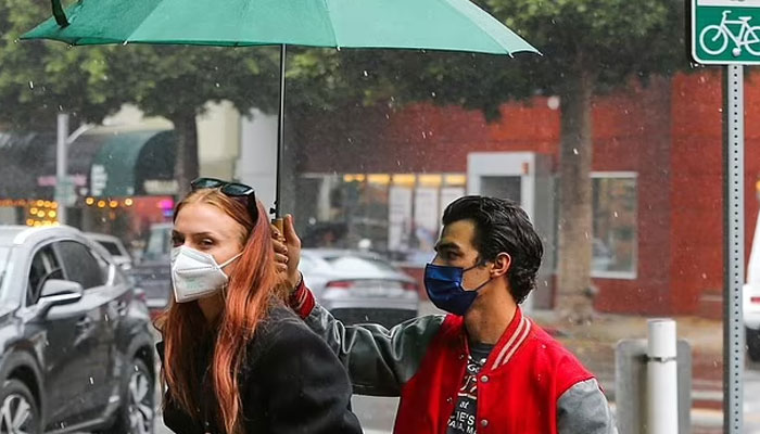 Couple Goals: Joe Jonas holds umbrella for wife Sophie Turner amid West Hollywood rain