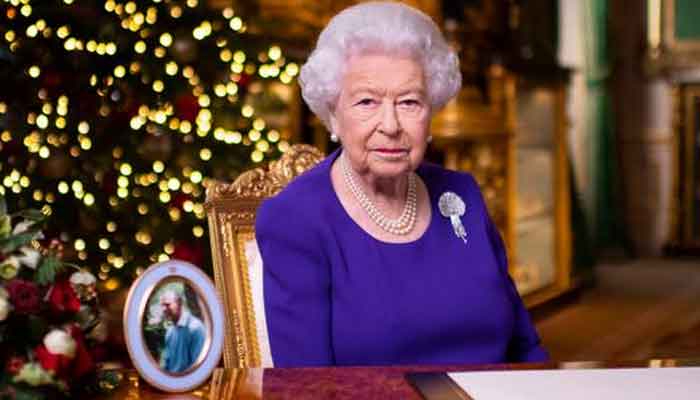 Queen Elizabeth resumes public duties after hospital stay