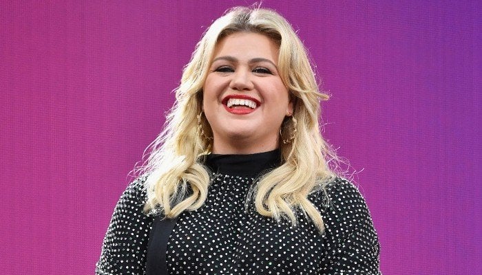 Kelly Clarkson gears up for Christmas, announces hosting new special