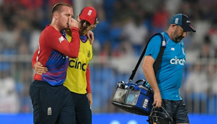 Englands Jason Roy (L) walks off the field after a injury during the ICC men’s T20 World Cup match against South Africa at the Sharjah Cricket Stadium in Sharjah. Credit. — AFP/File