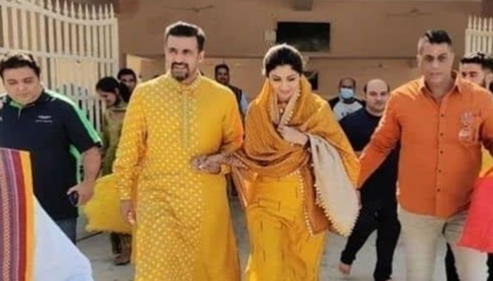 Shilpa Shetty, Raj Kundra look inseparable in first public visit to temple