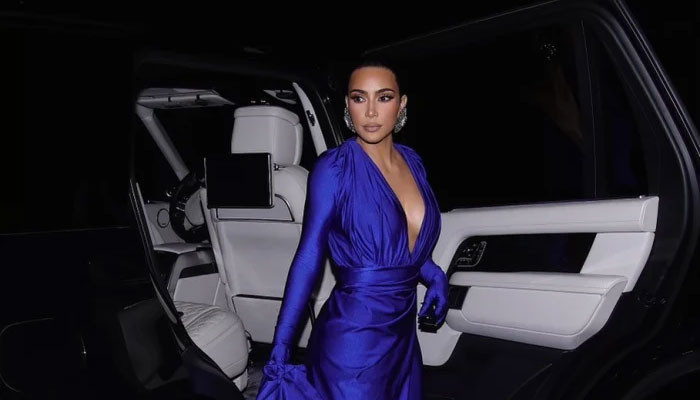 Kim Kardashian bercanda tentang pernikahan yang gagal untuk pesta pernikahan Paris Hilton