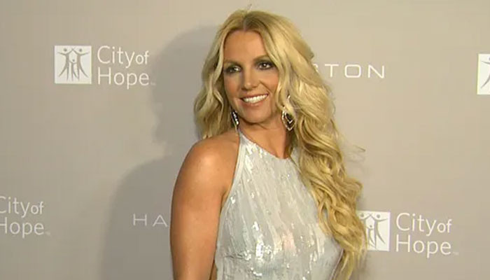 Britney Spears merayakan penghentian konservatori dengan mengecat kota dengan warna merah