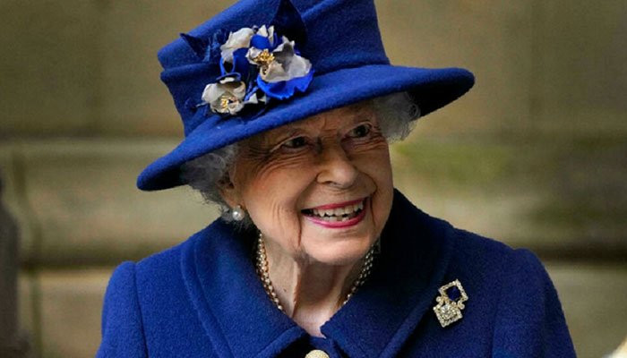 Apa yang Ratu hadiahkan kepada 1500 anggota staf setiap tahun untuk Natal