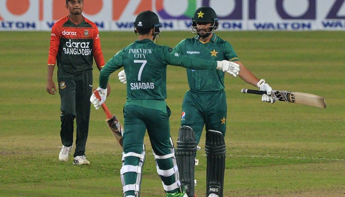 Pakistan´s Mohammad Nawaz (R) and Shadab Khan (C) celebrate their win in the first Twenty20 international cricket match between Bangladesh and Pakistan at the Sher-e-Bangla National Cricket Stadium in Dhaka on November 19, 2021. — AFP