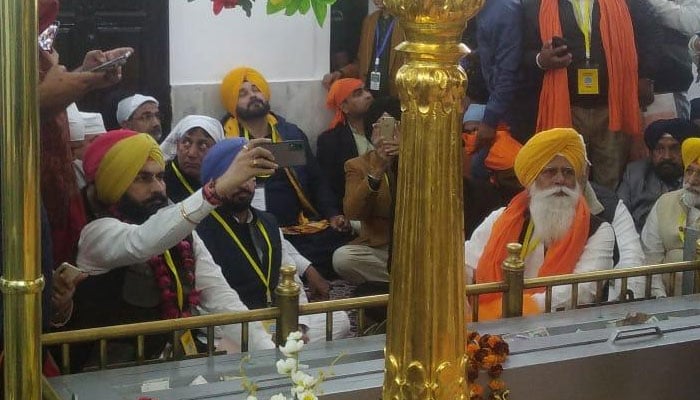 Navjot Singh Sidhu is performing religious rituals in Gurdwara Darbar Sahib.