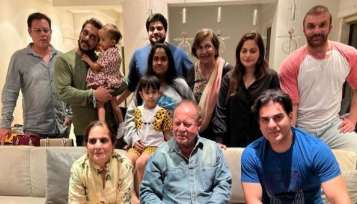 Salman Khan rayakan ulang tahun ke-86 ayah Salim dengan foto keluarga yang menggemaskan